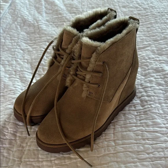 UGG Women's Classic Femme Lace Bootie Chestnut Black Hickory Sz 9 - Picture 1 of 8